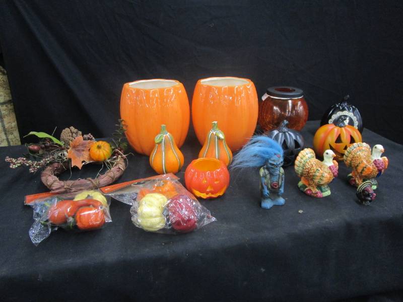 lot 5 image: Lot of Fall Holiday Decorations