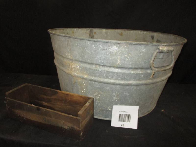 lot 42 image: Wash tub and box