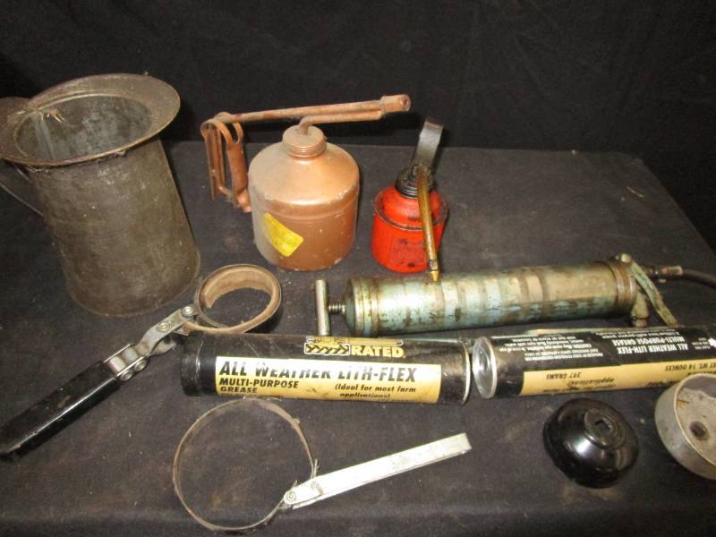 lot 54 image: Garage Items
