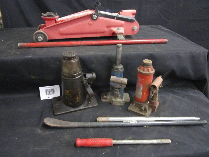 lot 62 image: 4 Jacks