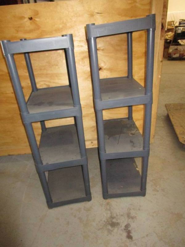lot 70 image: 2 Shelves