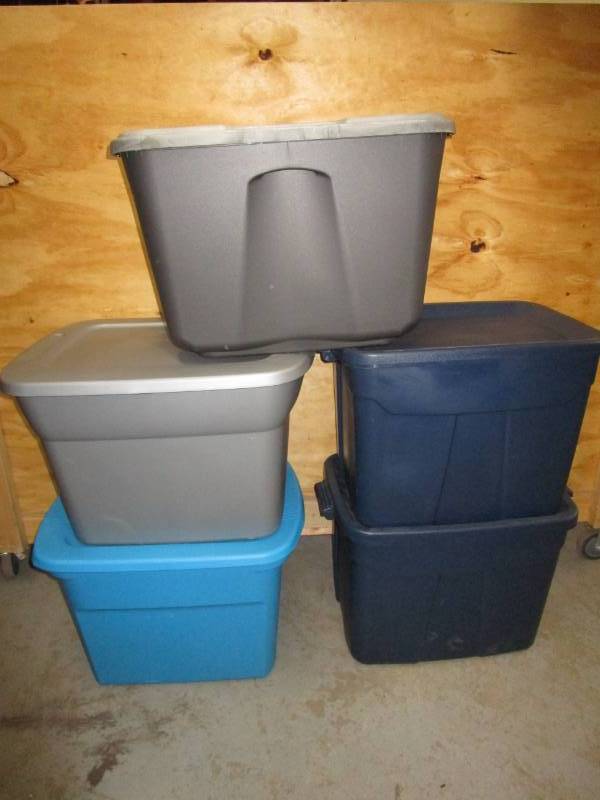 lot 72 image: 5 Bins
