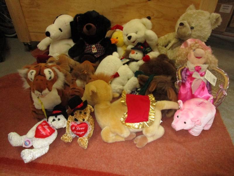 lot 74 image: Stuffed Animals