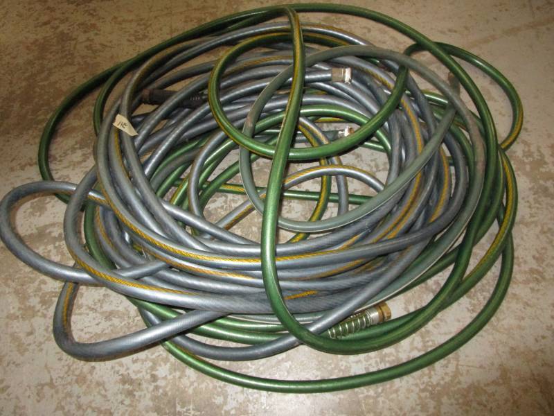 lot 80 image: 3 Nice Garden Hoses