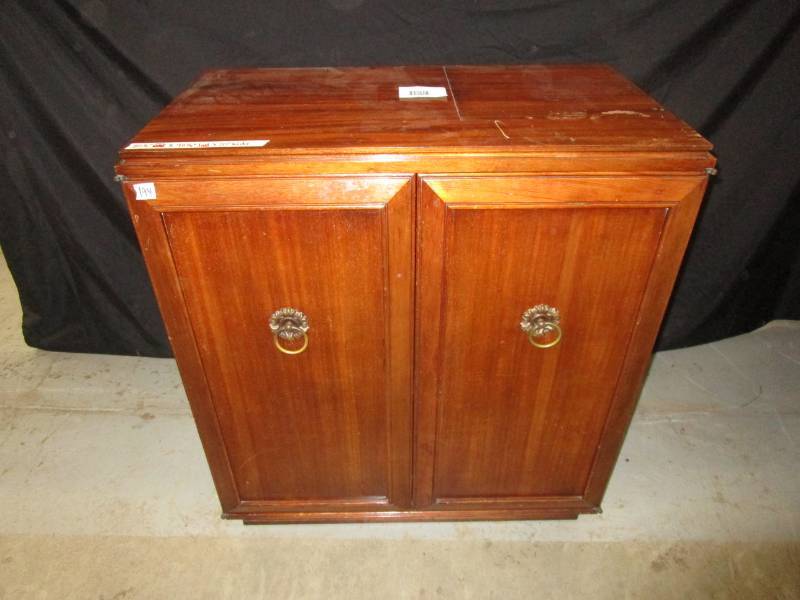 lot 91 image: Belvedere Magnavox  Radio Cabinet, 35 12 by 20 by 40 34  , Not Tested