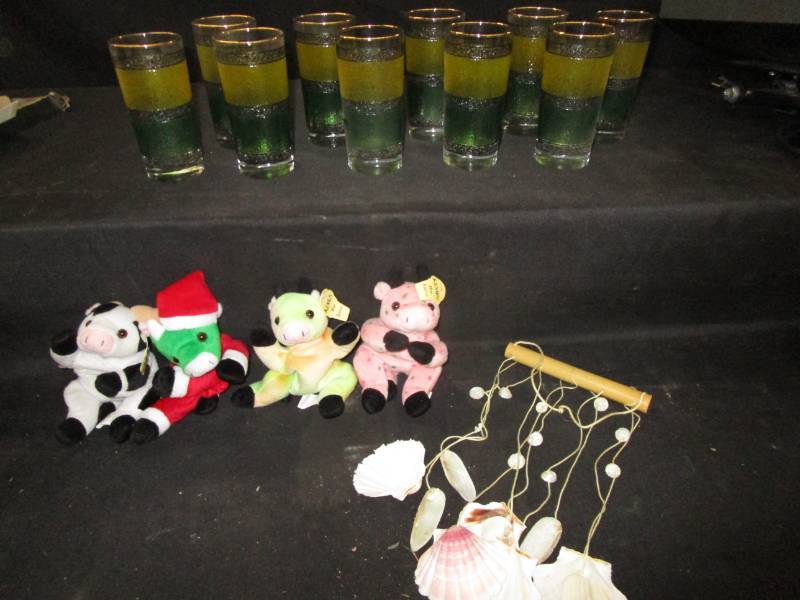 lot 102 image: Beanies, Glasses (10)