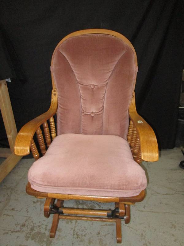 lot 114 image: Antique Rocker