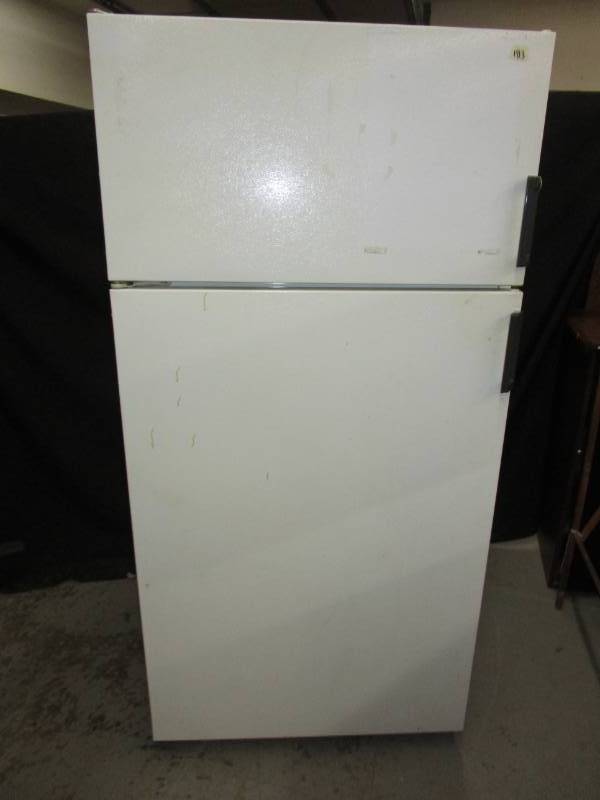 lot 115 image: Kenmore Fridge, works great for garage fridge