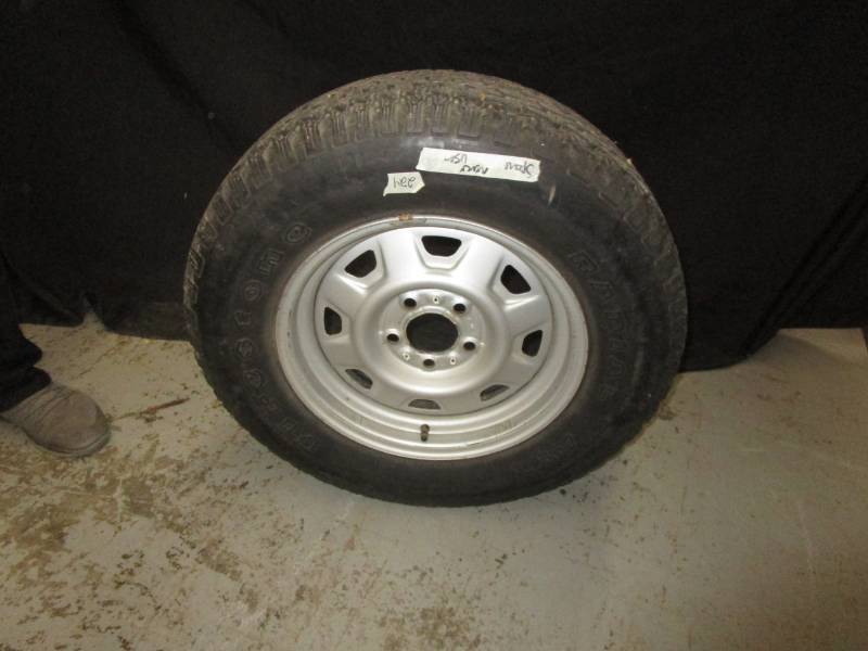 lot 117 image: Firestone Radial ATX, Spare Never Used Tire, p195-75r15