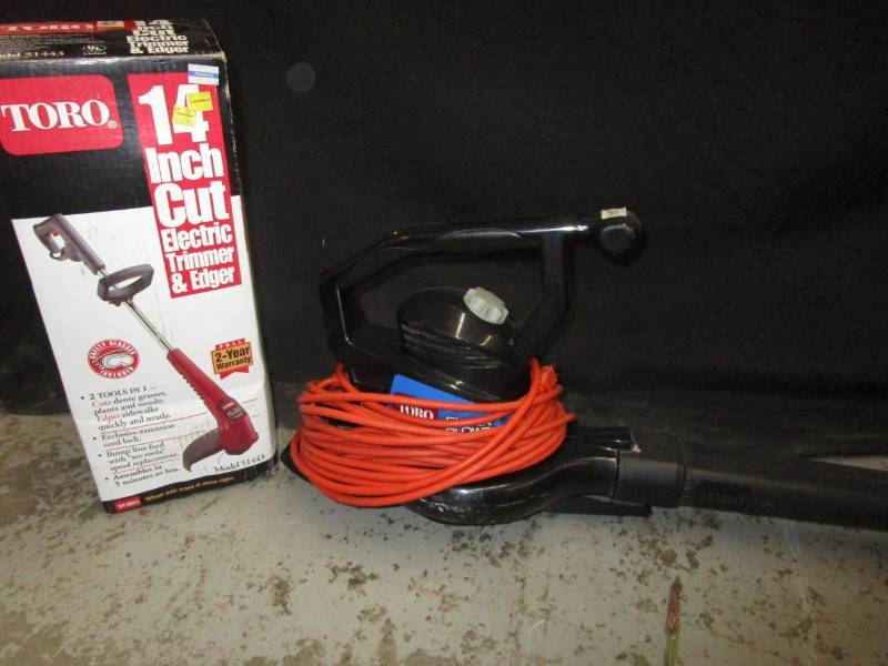 lot 118 image: Toro 14 in cut Electric Trimmer, Toro Super Snowleaf Blower, can be used for lightsnow