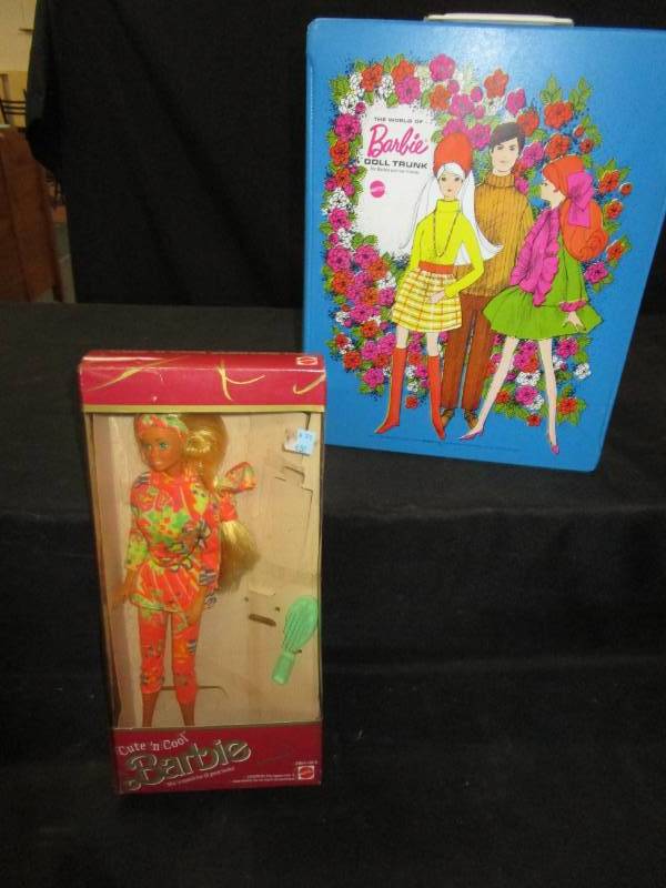lot 141 image: Barbie Doll Trunk , Cute and Cool Old Barbie