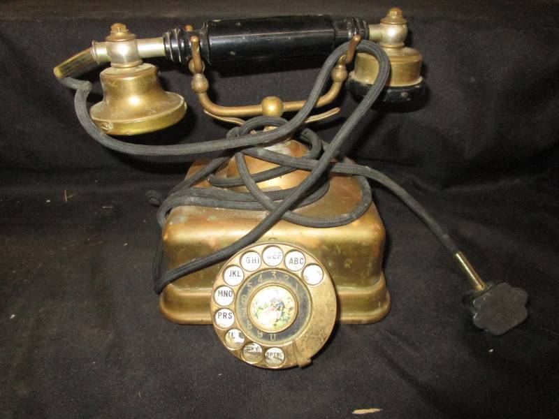 lot 148 image: Antique Rotery Dial Phone