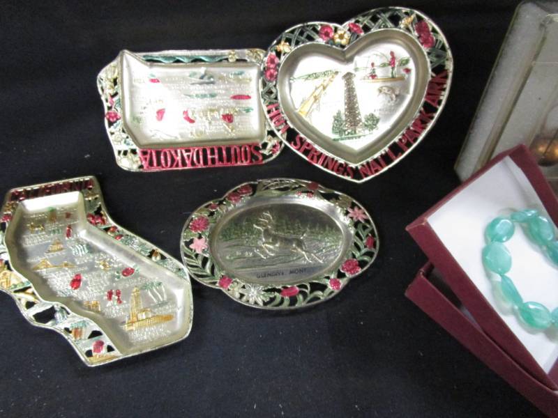 lot 147 image: Misc Jewlery, Glasses