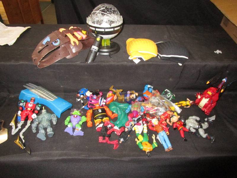 lot 151 image: Misc Toys and Action Figures