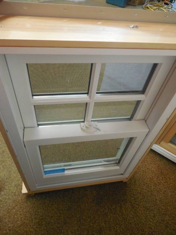 lot 43 image: MARVIN INTEGRITY WINDOW 22 14 X 32 WINDOW - WHITE