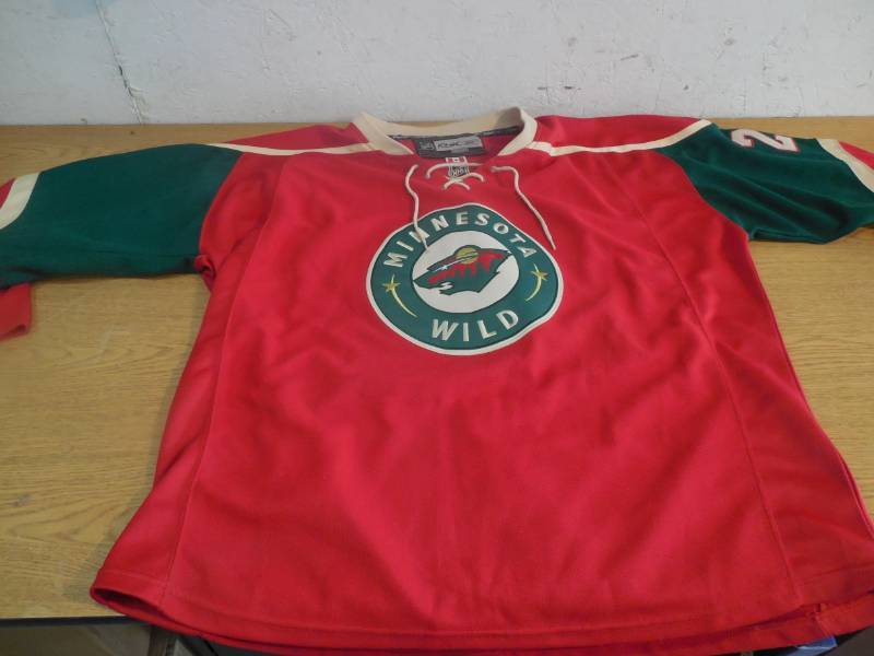 lot 4 image: Minnesota Wild Cal Clutterbuck Jersey Size 56