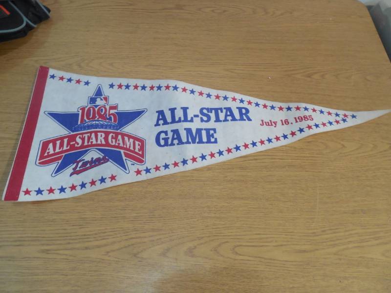 lot 18 image: MN Twins 1985 All-Star Game Pennant