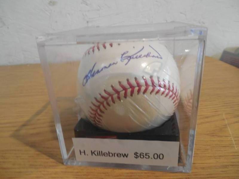 lot 20 image: HARMON KILLEBREW AUTOGRAPHED BASEBALL WITH CASE