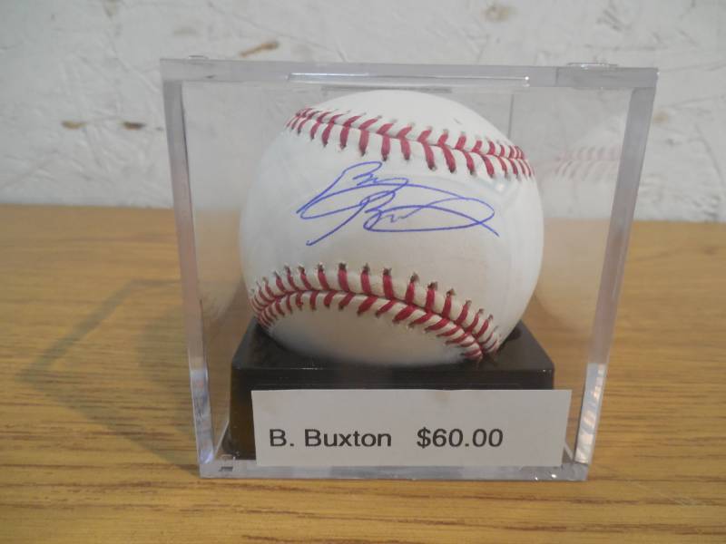 lot 21 image: BYRON BUXTON AUTOGRAPHED BASEBALL WITH CASE