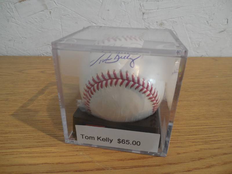 lot 22 image: TOM KELLY AUTOGRAPHED BASEBALL WITH CASE
