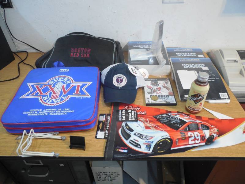 lot 26 image: SPORTS COLLECTORS LOT