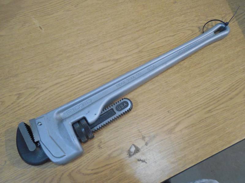 lot 92 image: 24 in. Model 824 Aluminum Straight Pipe Wrench