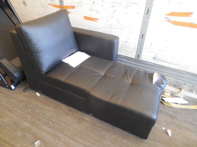 lot 68 image: ALCOVE STORAGE CHAISE