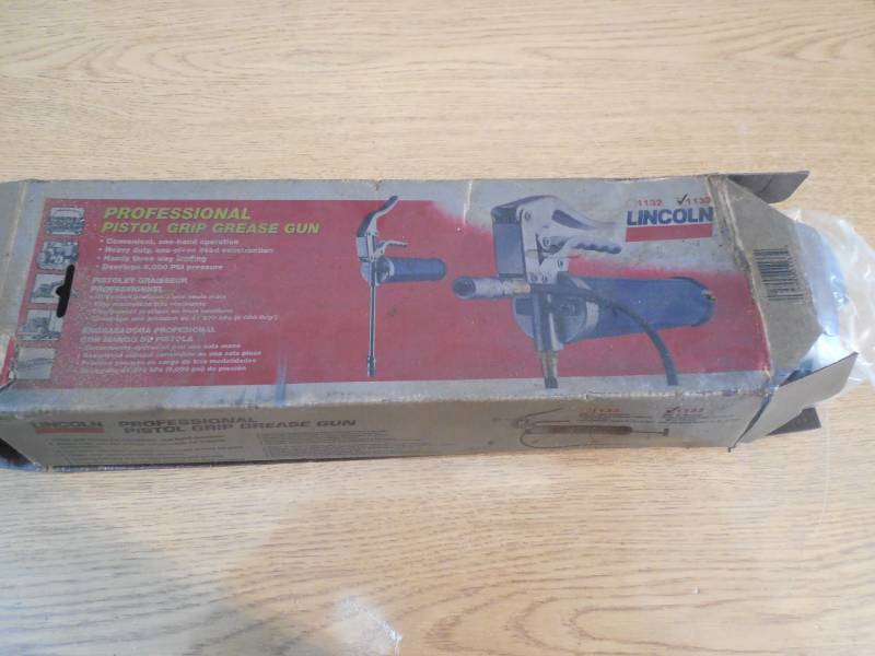 lot 78 image: NEW - LINCOLN PISTOL GRIP GREASE GUN