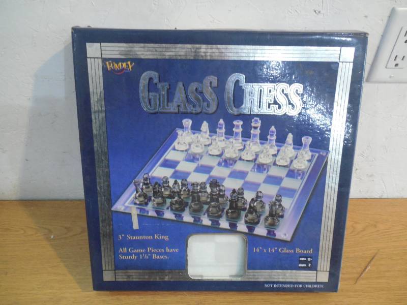 lot 94 image: GLASS CHESS SET GAME
