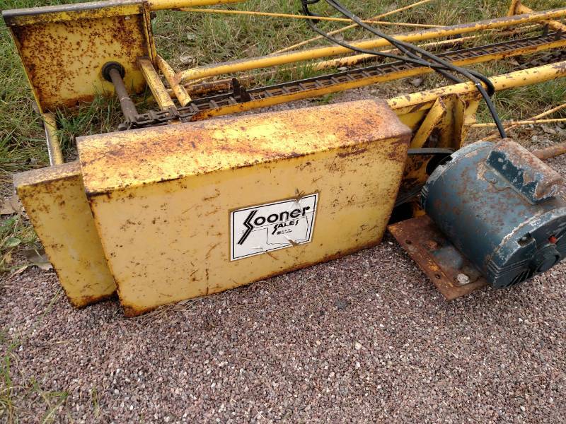 Sooner Sales Hay Bale Elevator, 17...