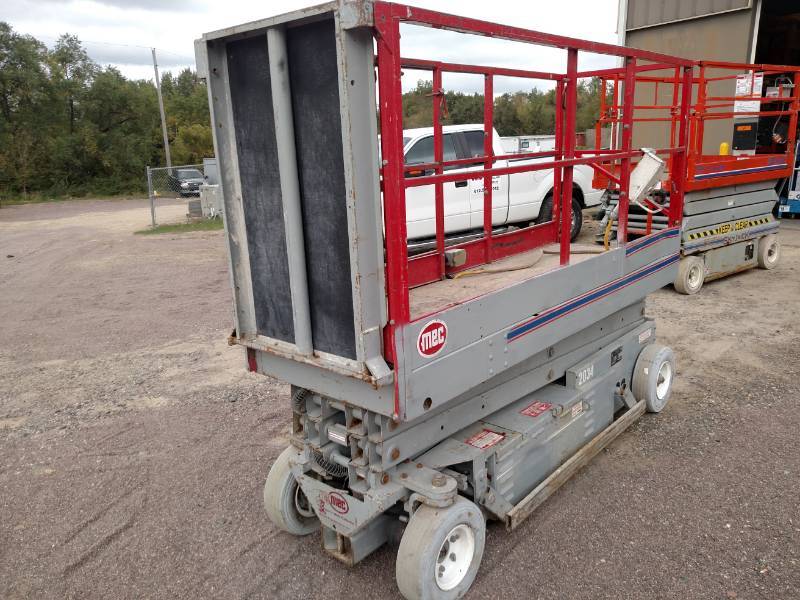 MEC Model 2034 Scissor Lift, 34 x ...
