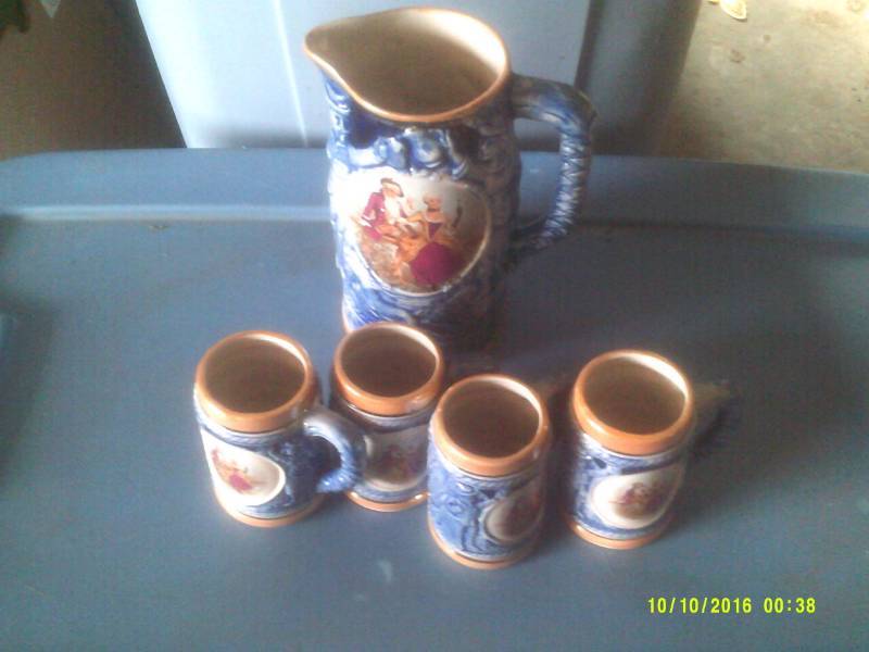 VINTAGE PITCHER AND 4 MUGS