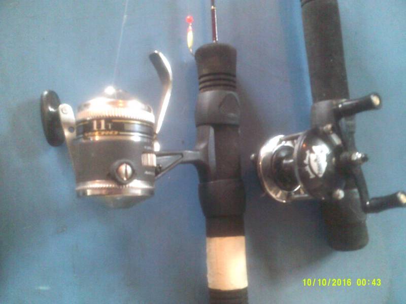 2 ICE FISHING RODS AND REELS