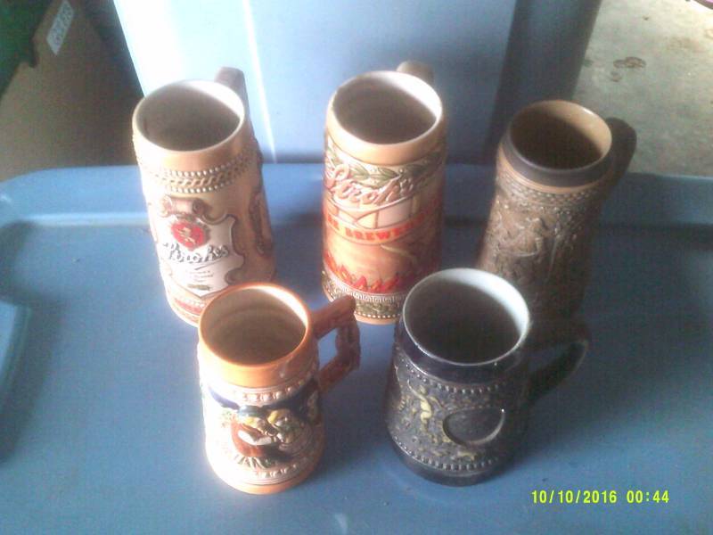 5 COLLECTIBLE MUGS