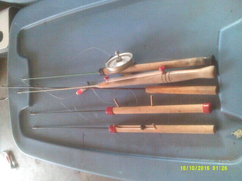 5 ICE FISHING RODS