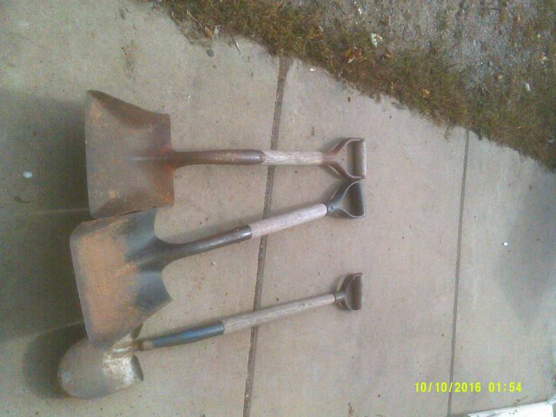 2 SQUARE SHOVEL 1 ROUNDED