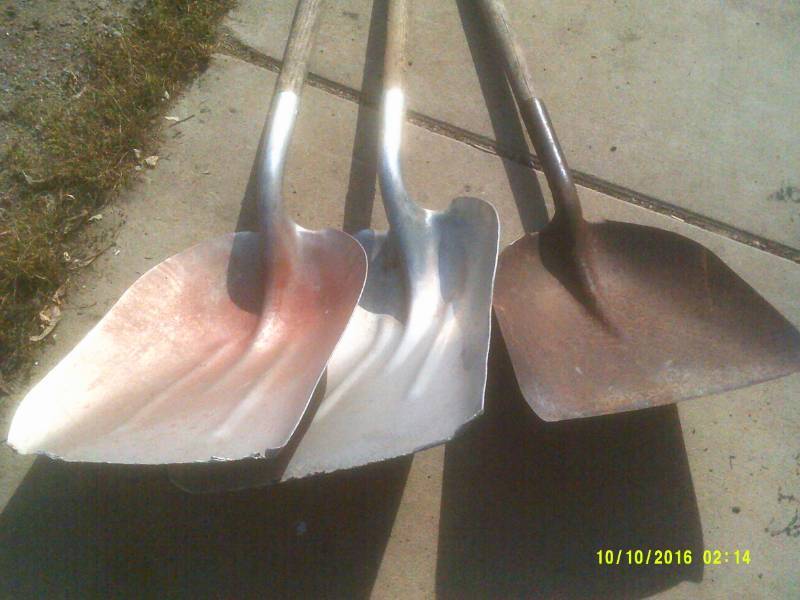 3 SCOOP SHOVELS