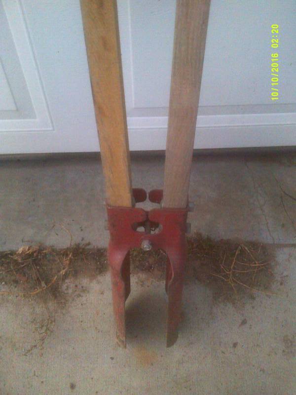 WOOD POST HOLE DIGGER
