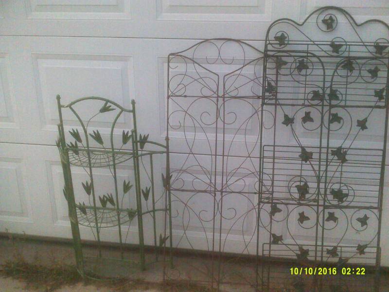 WIRE GARDEN RACKS