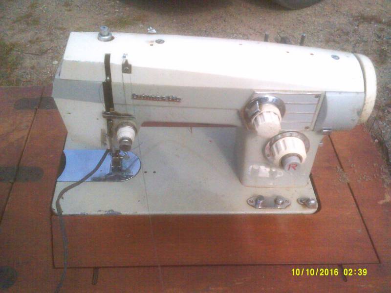 VINTAGE DOMESTIC SEWING MACHINE