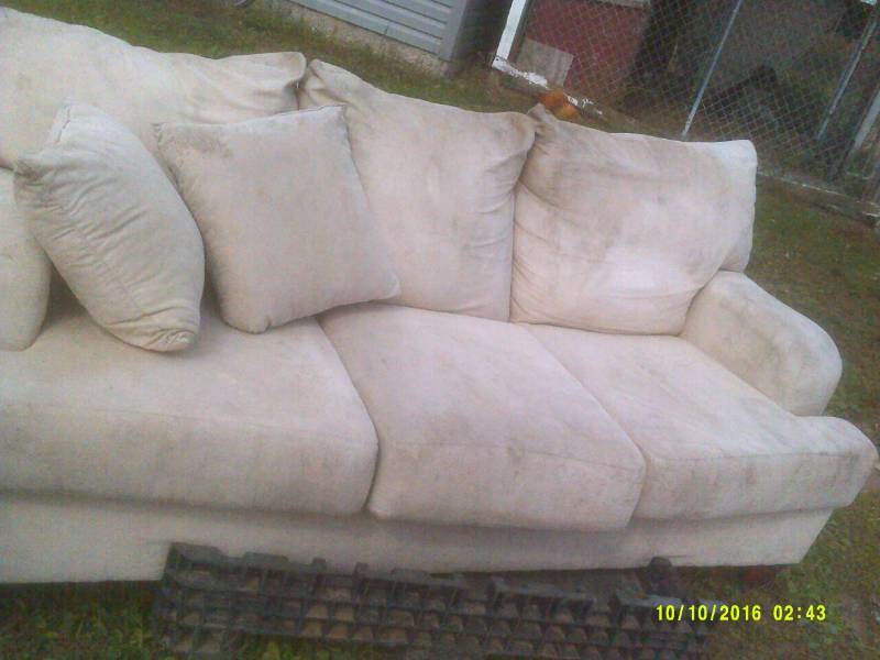CLOTH UPHOLSTERED COUCH