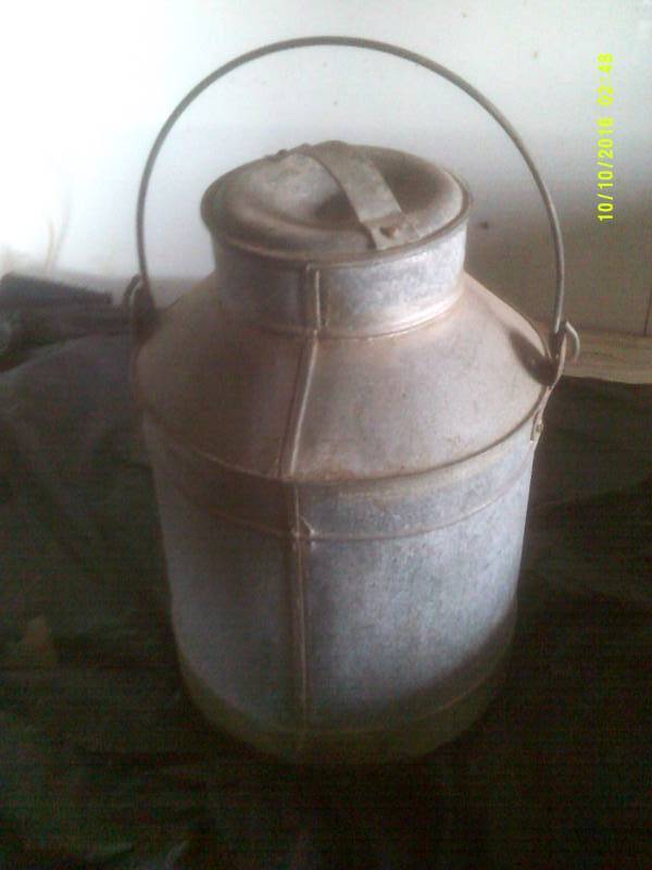 ANTIQUE METAL NUMBER 10 METAL CREME CAN