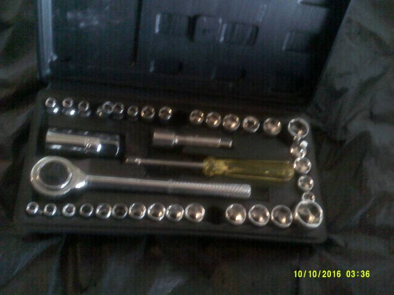 36 PIECE SOCKET AND RATCHET SET