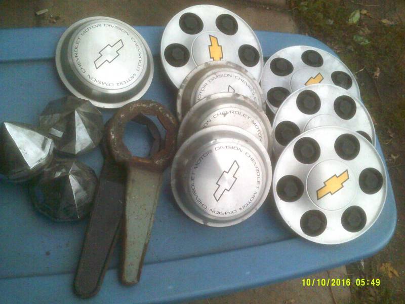 COLLECTIBLE HUB CAPS , WRENCHES , CENTERS