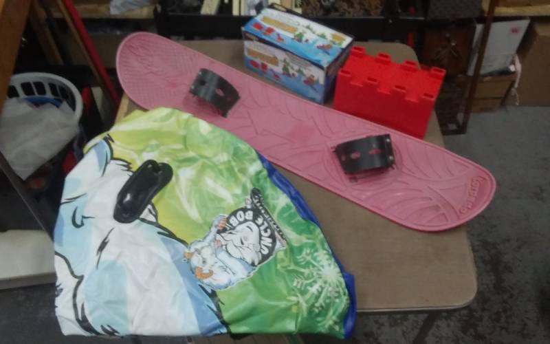 Lot Of Winter Fun Snowboard, Snow Cube, 2-Snow Castle Kits