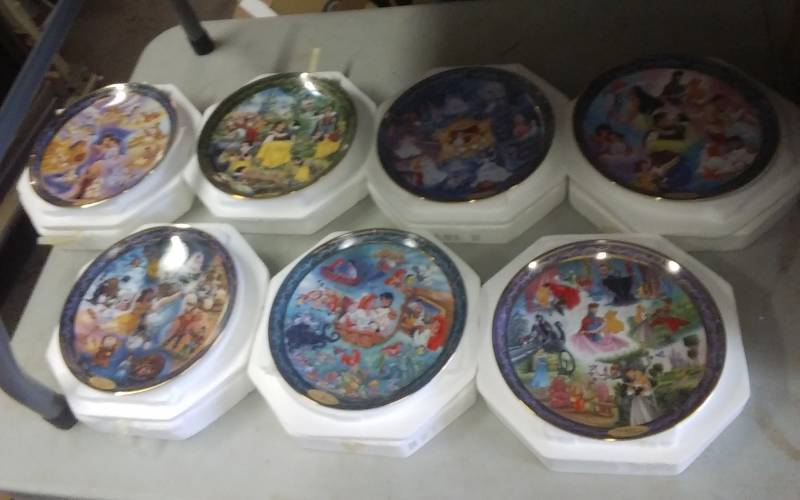 7-Disney Collector Plates