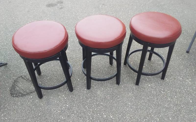 3-Pier I Bar Stools With Swivel Seats (17 Diameter, 25 Seat Height)