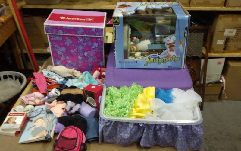 American Girl Accessories, Muppet Playhouse, Fabric Covered Tote With Dress Up & Doll Blanket