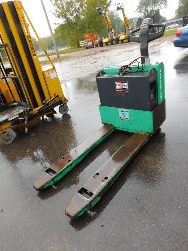 lot 11 image: 1999 Mitsubishi PW20 Electric Pallet Jack