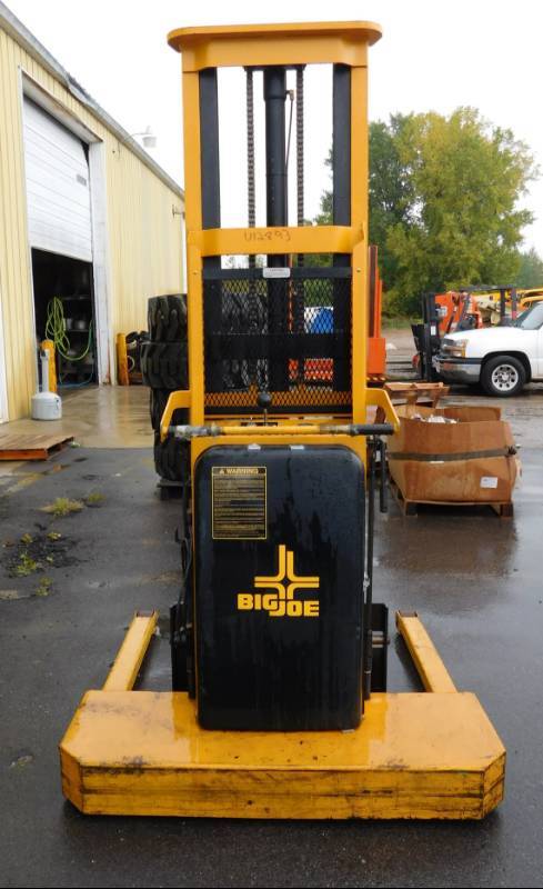 lot 12 image: 1995 Big Joe 1524-T11 Manual Straddle Stacker